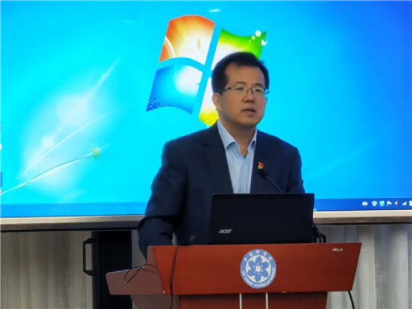 張長(cháng)春作重點(diǎn)發(fā)言